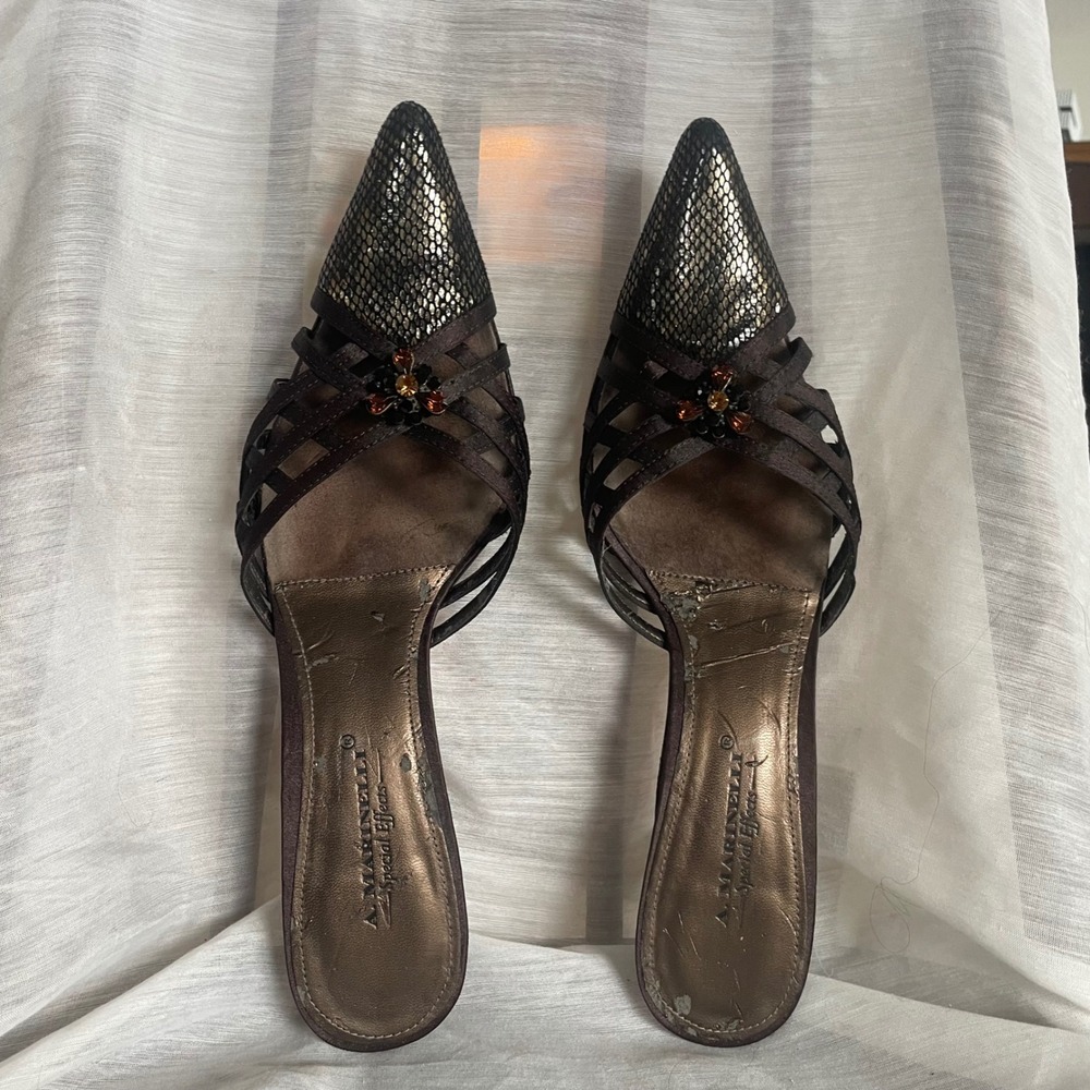 Vintage 90s Art Deco Leather Kitten Mules